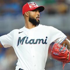 Who won the 2022 National League Cy Young Award?