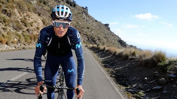 Enric Mas, durante la concentración del Movistar en Almería.