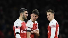 Arsenal allay Koscielny fears, but suffer Sokratis blow