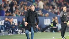 Mañana podría precipitarse la salida de Eduardo Coudet