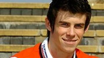 <b>CRACKS. </b>El rugbier Warburton junto al futbolista Bale.