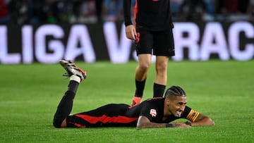 Barcelona's Brazilian forward #11 Raphinha reacts after falling during the Spanish league football match between RC Celta de Vigo and FC Barcelona at the Balaidos stadium in Vigo on November 23, 2024. (Photo by MIGUEL RIOPA / AFP)