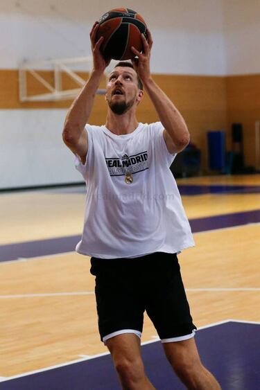 Deck, Kuzmic y Causeur se ponen a las órdenes de Laso