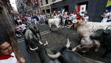 Video: Running of the bulls day three | herd separates in Pamplona chase