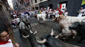 It may be a day of rest for some, but Sunday had the expectant crowd of runners ready and willing for los toros de San Fermin.