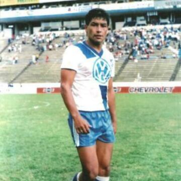 15 futbolistas chilenos vistieron la camiseta del cuadro mexicano: Andrés Oroz, Carlos Poblete, Claudio Núñez, Cristian Montecinos, Edgardo Fuentes, Eduardo Arancibia, Francisco Arrué, Gustavo Moscoso, Joel Soto, Jorge Aravena (en la foto), Luis Ignacio Quinteros, Nelson Sanhueza, Oscar Rojas, Rodrigo Ruiz, Isaac Díaz. 
