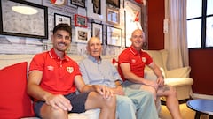 Óscar Valentín, Rafael Garrido e Isi Palazón, en el salón de Ikea.