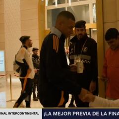 Mbappé's heartwarming gesture to a fan captivates the world