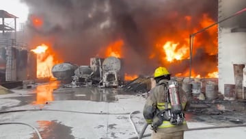 ¡En llamas! Así fue la explosión que consumió una fábrica en Monterrey