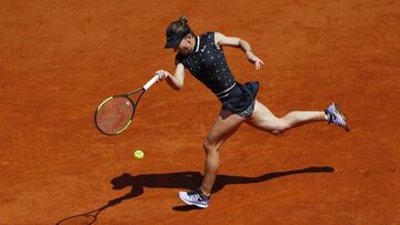 Tennis - French Open - Roland Garros, Paris, France - June 6, 2019. Romania&#039;s Simona Halep in action during her quarterfinal match against Amanda Anisimova of the U.S. REUTERS/Kai Pfaffenbach