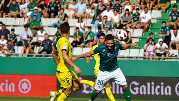 Álvaro se juega un puesto en la delantera del Racing de Ferrol con Manu Justo.