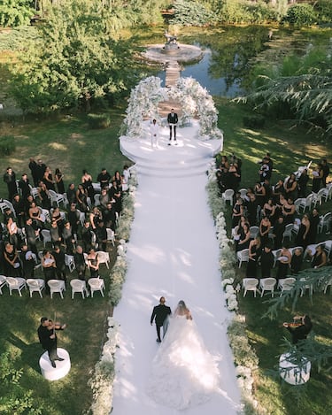 Endrick y Gabriely han celebrado una elegante fiesta en una finca con lago en la que han estado acompañados por sus seres queridos más cercanos.