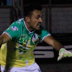 La noche inolvidable del arquero de La Calera: debutó en Primera