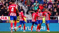 MADRID, 03/03/2024.-Los jugadores del Atlético de Madrid celebran el gol de su equipo contra el Betis, durante el partido de la jornada 27 de LaLiga EA Sports entre el Atlético de Madrid y el Betis, este domingo en el estadio Cívitas Metropolitano en Madrid.- EFE/ Daniel González
