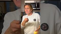 Vídeo: Sandra Paños le enseña a los americanistas a hacer una torta española