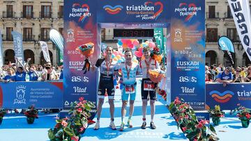 Imagen del podio masculino del Triatlón de Vitoria 2018.