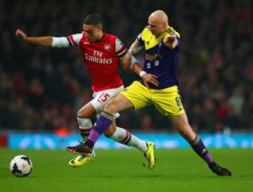 Alex Oxlade-Chamberlain y Jonjo Shelvey.