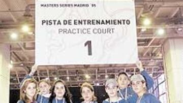 <b>EXPERTOS. </b>Un grupo de niños recogepelotas en el Masters.
