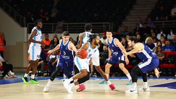 Ataque del Turk Telekom ante el Valencia Basket en la 5ª jornada de la Eurocup 2024-25.