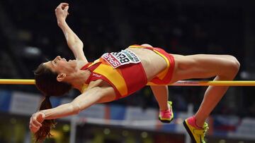 Ruth Beitia realiza un salto durante los Europeos de Atletismo en Pista Cubierta.