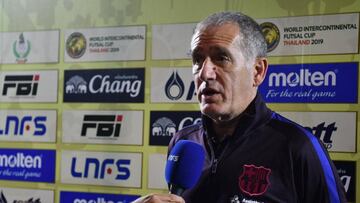 Andreu Plaza, t&eacute;cnico del Bar&ccedil;a, en zona mixta del Bangkok Arena.