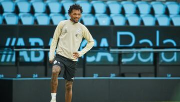 Jailson durante un entrenamiento con el Celta en Balaídos.