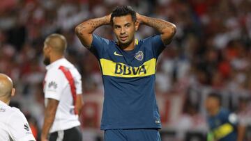 Edwin Cardona se lamenta en la derrota de Boca Juniors ante River Plate en la Supercopa