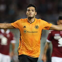 Raúl Jiménez anotó su quinto gol en la presente Europa League