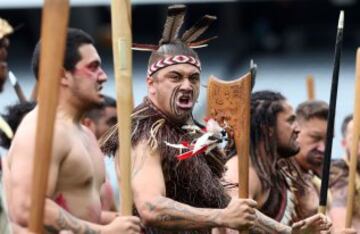 Guerreros maoris en el funeral de jonah Lomu.