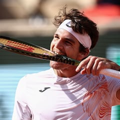 Wimbledon 2023: How many rackets do professional tennis players use in a single match?