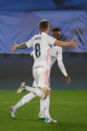 1-0. Toni Kroos celebró el primer gol con Vinicius.