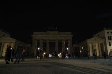 La Puerta de Brandenburgo, en Berlín, durante la Hora del Planeta