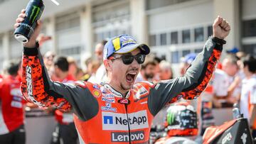 Lorenzo triumphs in Austria after gripping Márquez battle