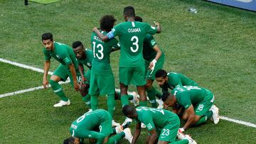 La selecci¨®n de Arabia Saud¨ª celebra un gol en uno de sus ¨²ltimos amistosos.