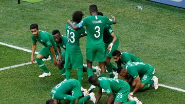 La selección de Arabia Saudí celebra un gol en uno de sus últimos amistosos.