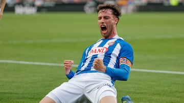 Javi Puado celebra un gol.