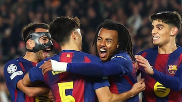 Soccer Football - UEFA Champions League - FC Barcelona v Eintracht Frankfurt - Camp Nou, Barcelona, Spain - December 9, 2025 FC Barcelona's Jules Kounde celebrates scoring their second goal with Pau Cubarsi, Pedri and Eric Garcia REUTERS/Albert Gea