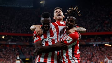Inaki Williams celebra un gol con Nico Williams y Oihan Sancet