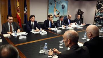 El secretario de Estado de Seguridad, José Antonio Nieto y el presidente del CSD José Ramón Lete durante una reunión sobre violencia en el fútbol que tiene lugar esta tarde en el Consejo Superior de Deportes.