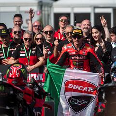 Intratable Bulega, remontadón de Bautista y dominio de Ducati