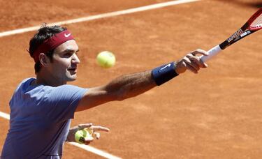 Back injury forces Roger Federer to pull out of Madrid Open