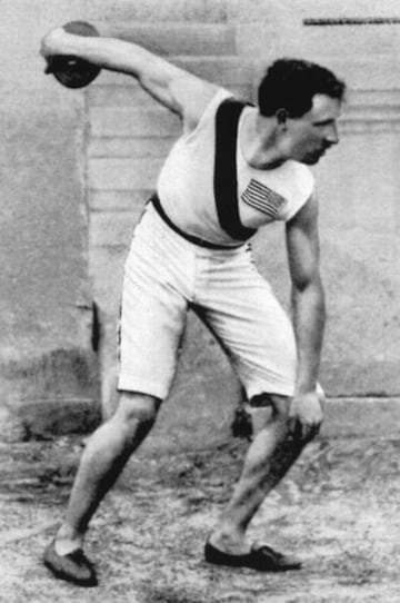El atleta estadounidense Robert Garrett ganó el oro en lanzamiento de disco. Garrett también ganó en lanzamiento de peso y fue segundo en salto de altura (empatado con el estadounidense James B. Connolly) y salto de longitud.