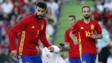 Piqué, pitado en el Coliseum.
