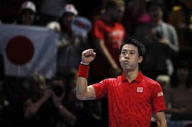 Nishikori supera a Wawrinka y lucha por terminar en el podio