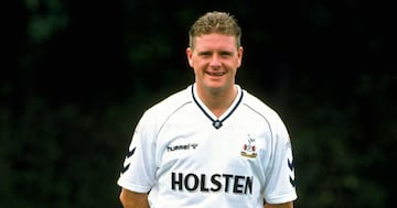 Se convirtió en uno de los mejores mediocampistas de Inglaterra en los 90's, luego de dejar el fútbol, su adicción a las drogas y al alcohol acrecentó, por lo que su fortuna la fue perdiendo con los años.