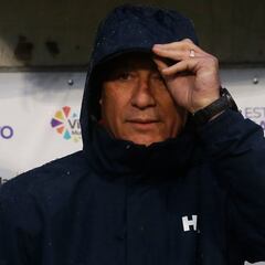 El favorito del plantel de la UC para reemplazar a Holan y la millonaria cifra que se llevará el DT