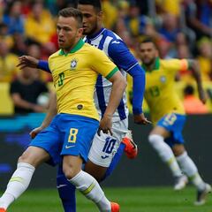 Busquets-Arthur-De Jong: más dinámica de juego, menos gol