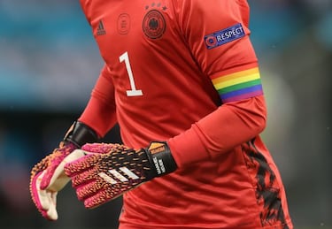 The LGTBIQ debate finally reaches the football world