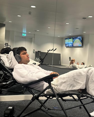 Vinicius Jr hits the beach with friends: the rich and famous on vacation