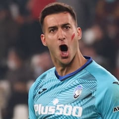 El portero Juan Musso publica por error una imagen desnudo